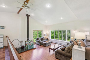 Charming and Scenic Gouldsboro Getaway with Patio!